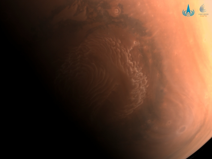 Tianwen1: Nach der Ankunft am Mars im Februar schickte die Sonde ein erstes Bild vom roten Planeten.